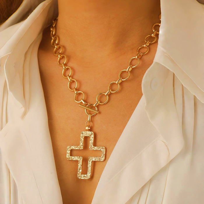 Wholesale Design a threaded cross necklace with a sense of luxury, individuality, versatility, and high-end feel. It is a collarbone chain
