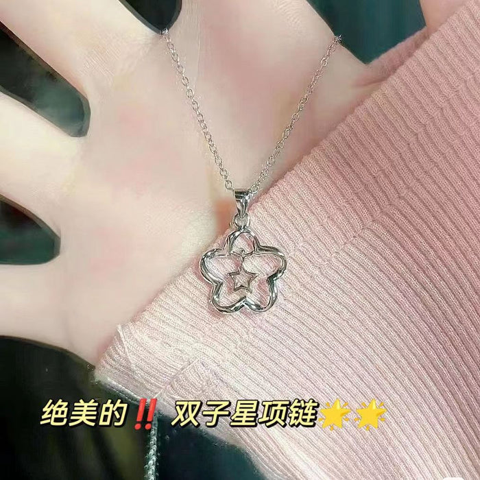 Wholesale New pentagram pendant with niche design, light luxury hollowed out star necklace, sweater, collarbone, necklace