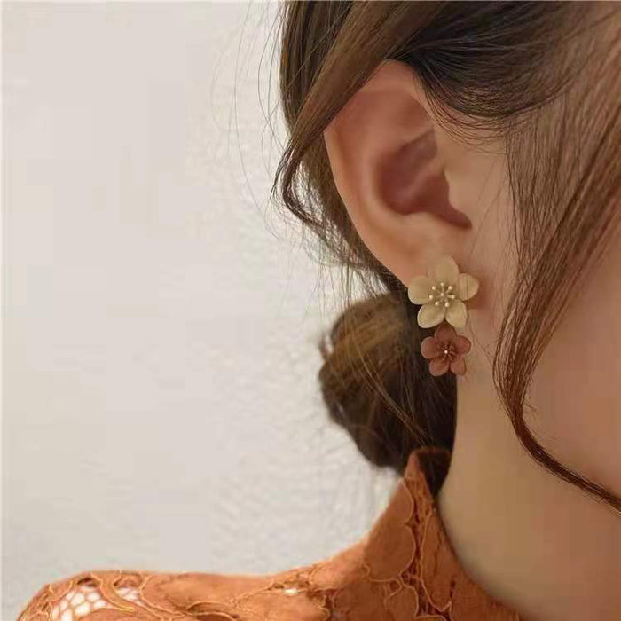 Wholesale Small niche design, contrasting colors, spray painted flower earrings, high-end sense, simple and versatile temperament, fashionable earrings, new