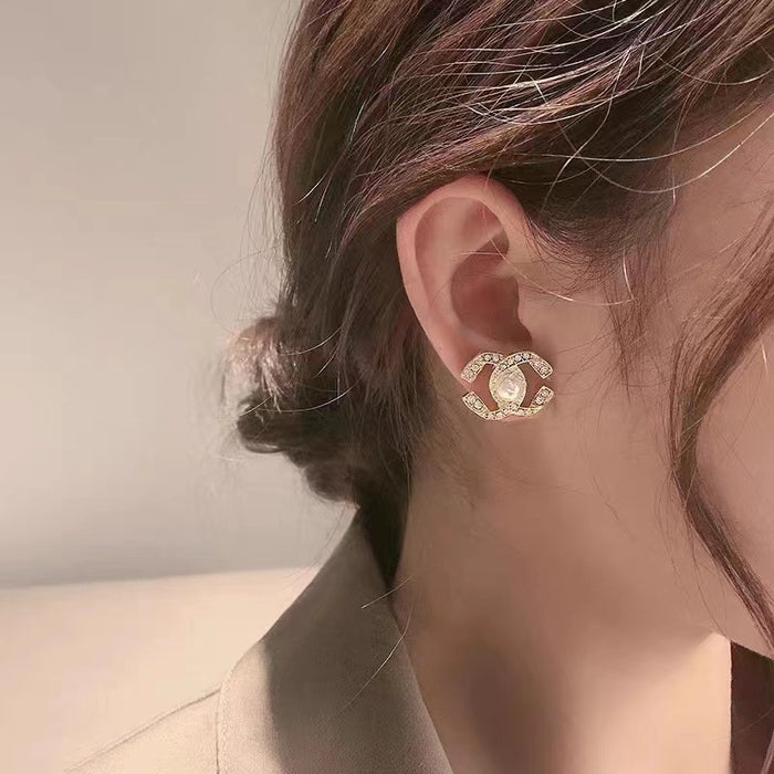 Wholesale Pearl earrings, light luxury design, high-end and elegant earrings