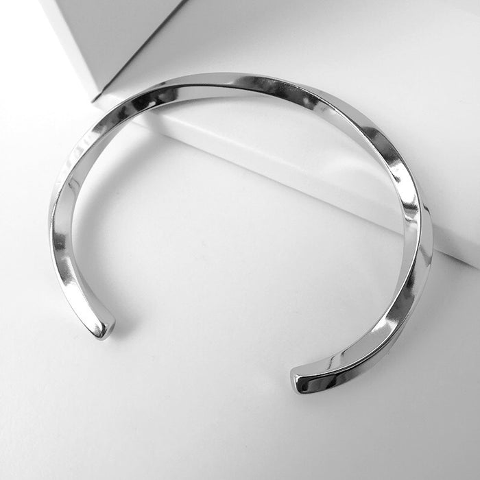 Wholesale Titanium steel C-shaped twisted Möbius open bracelet