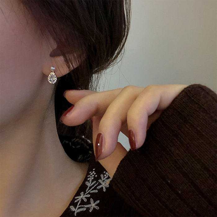 Wholesale  water drop pearl earrings female temperament niche design  mosquito coil ear clip decoration