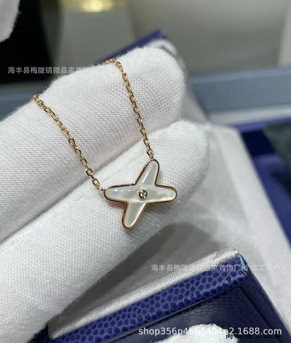 Wholesale Natural white pendant necklace with gold-plated locking chain