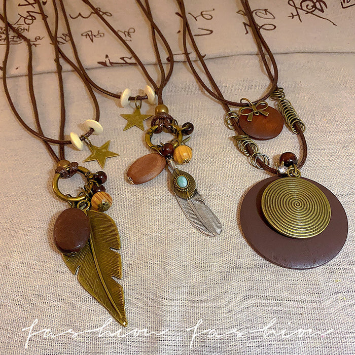 Wholesale Long feather necklace, women's layered sweater chain, neck chain accessory