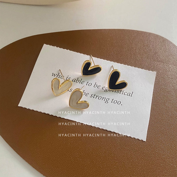 Wholesale Fashionable Love Earrings, Light Luxury, Versatile for Daily Use, Pearlescent White Peach Heart Ear Accessories