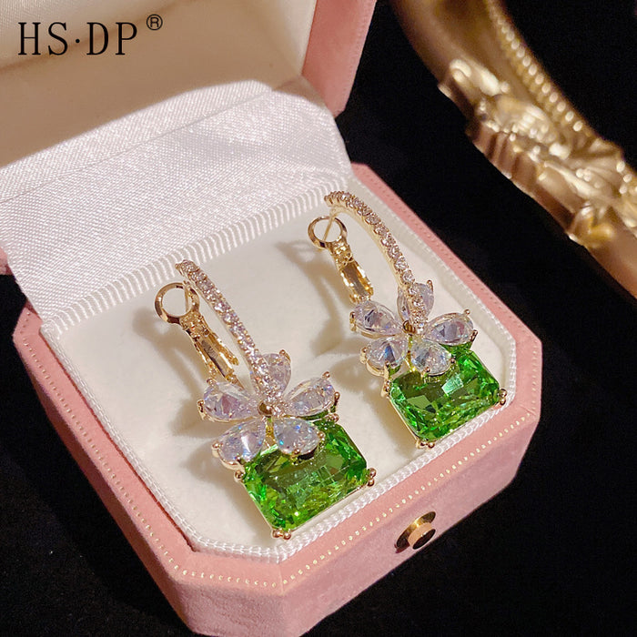 Wholesale Crystal Sparkling Diamond Flower Ear Buckle
