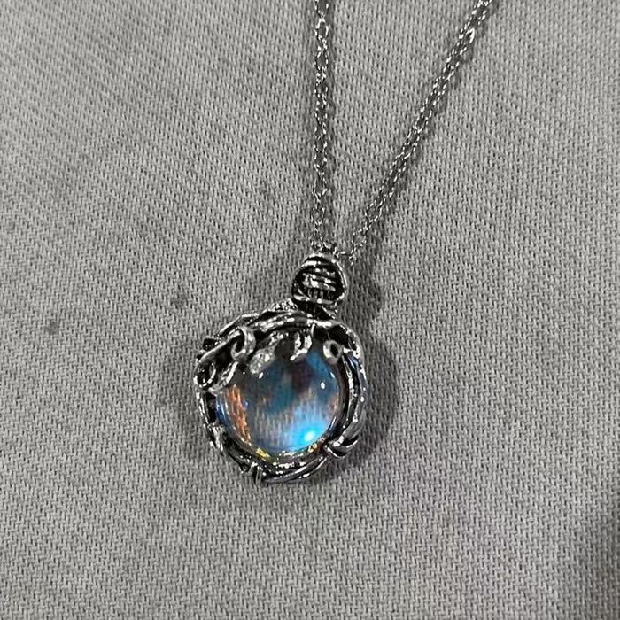 Wholesale Retro Personalized Leaf-Wrapped Imitation Moonstone Pendant Inlaid Edged Necklace