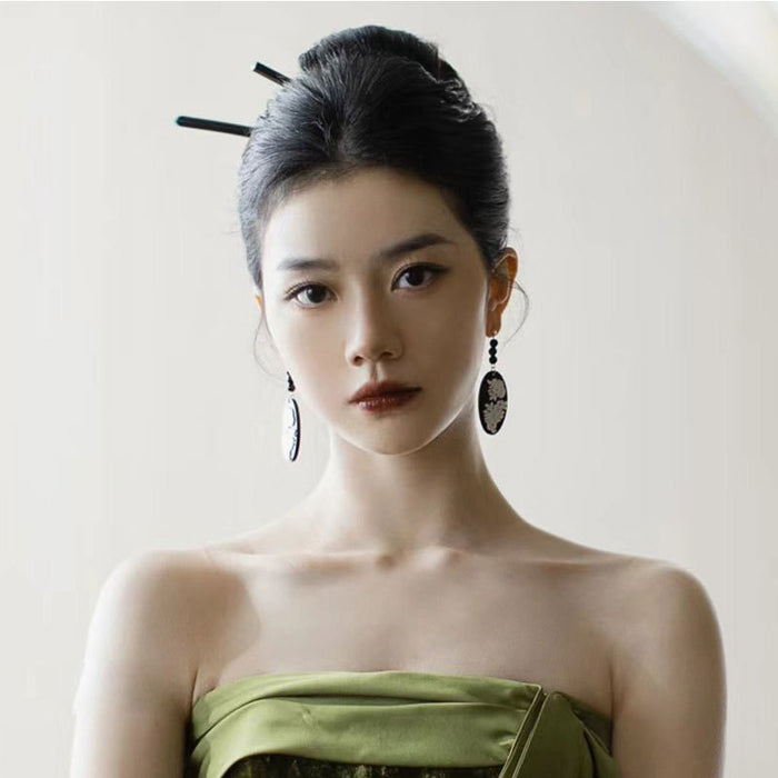 Wholesale Green earrings, classical artificial crystal, retro and simple ear hook