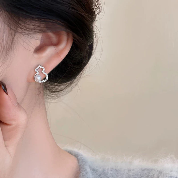 Wholesale Hollow out earrings with pearls, niche micro inlaid zircon earrings, high-end ear clips without ear holes, and a sense of luxury