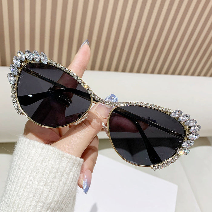 Wholesale Metal studded diamond cat eye sunglasses, fashionable sunglasses