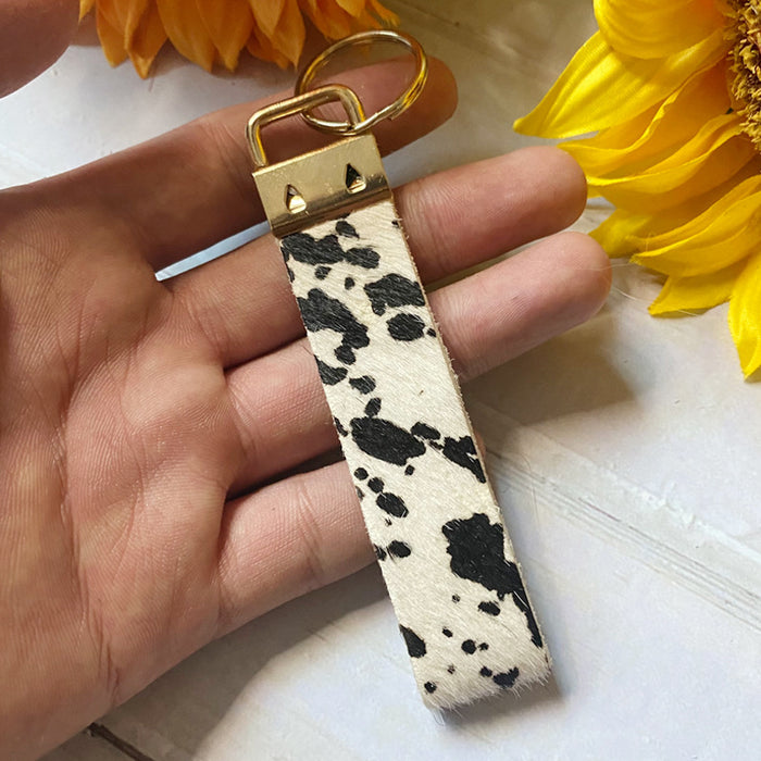Wholesale leopard print cow pattern genuine leather horse hair keychain classic retro clothing pendant