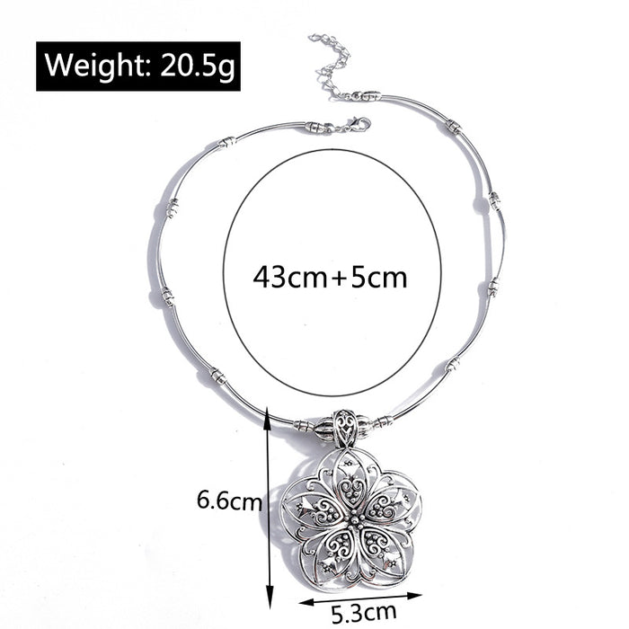 Wholesale Creative hollowed-out flower pendant necklace