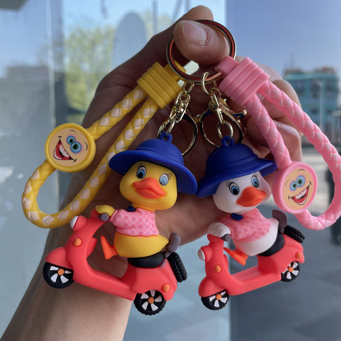 Wholesale Tram couple duck keychain couple backpack pendant claw machine doll car keychain exquisite small gift wholesale