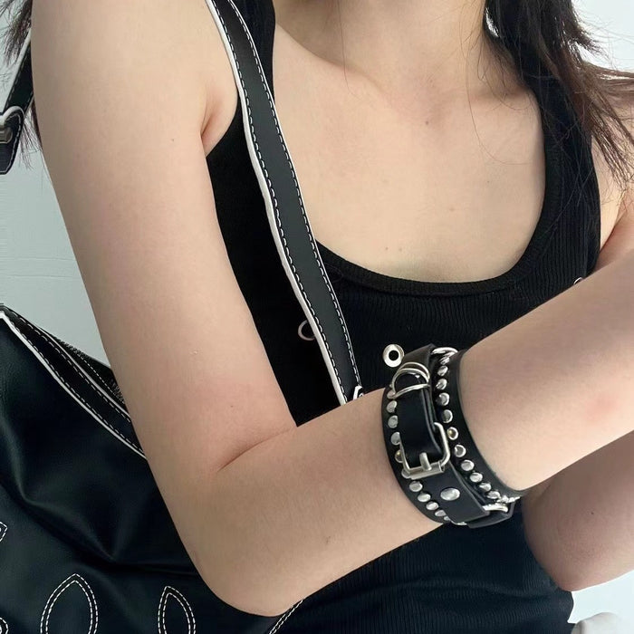 Wholesale Dark Bracelet Sexy Style Rivet Bracelet