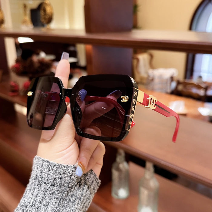 Wholesale Classic and fashionable sunglasses, fashionable and personalized UV resistant sunglasses