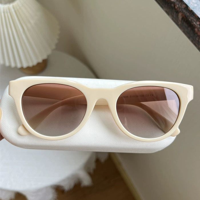 Wholesale Sunglasses, high-end cat eye sunscreen glasses, retro white frame sunglasses, UV resistant