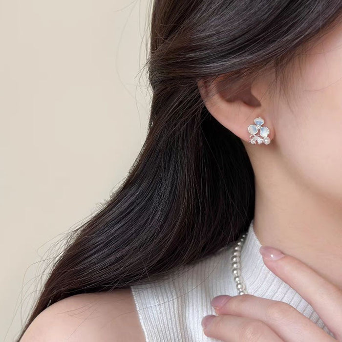 Wholesale Gradient flower pearl earrings, light luxury temperament, high-end feeling, unique earrings