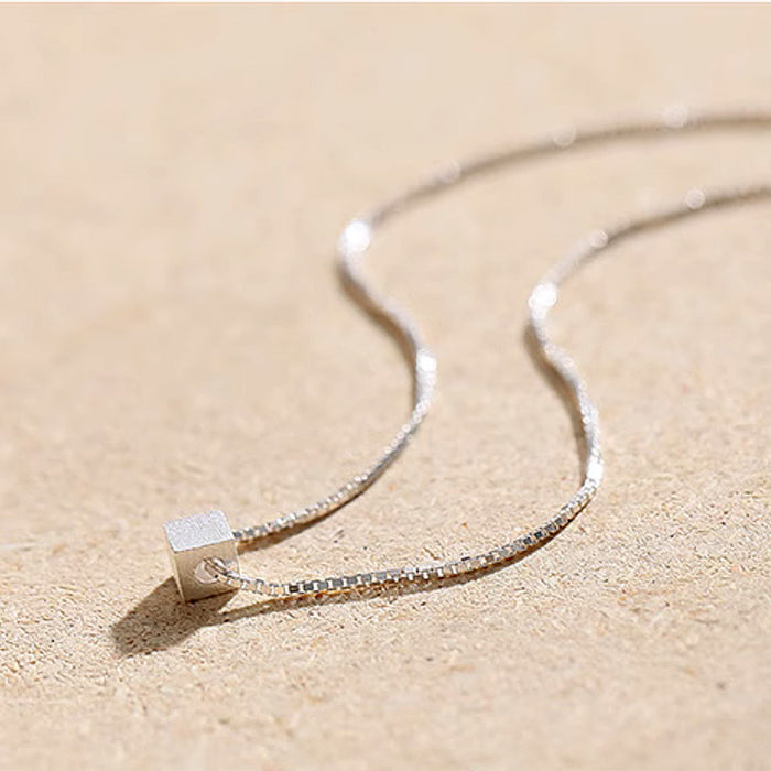 Wholesale New minimalist geometric block pendant with niche design, collarbone chain versatile accessory