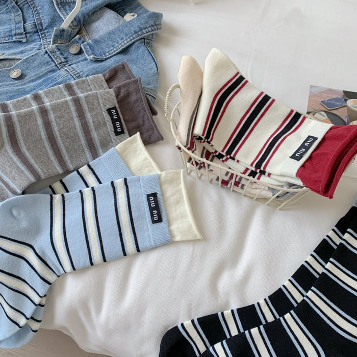 Wholesale Mid length socks with double ribbed stripes and letter labels, trendy cotton socks, minimalist design