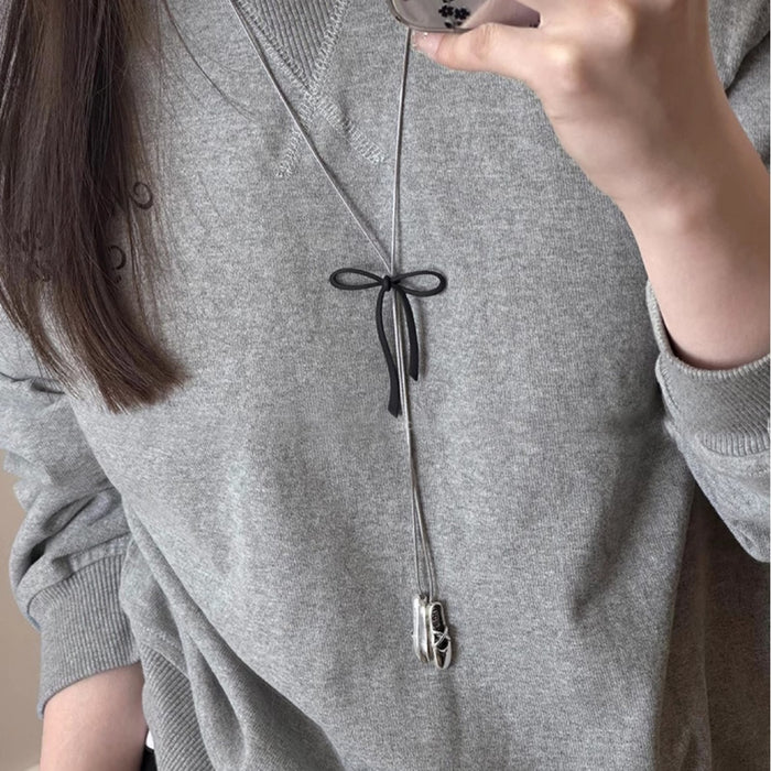 Wholesale Black bow pendant necklace with a sense of design, long sweater chain