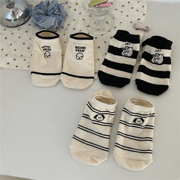 Wholesale Embroidered boat socks breathable short socks college style casual cotton socks