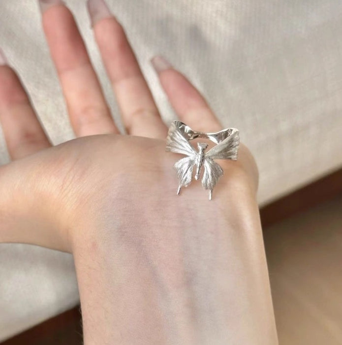 Wholesale Women' s simple and versatile butterfly ring