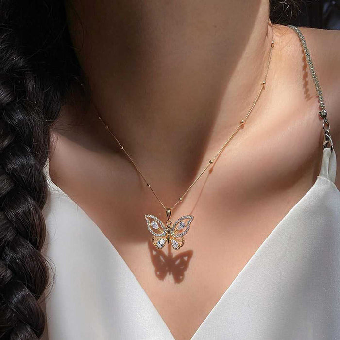 Wholesale New jewelry, fashionable alloy pendant, niche, exaggerated diamond inlaid butterfly necklace