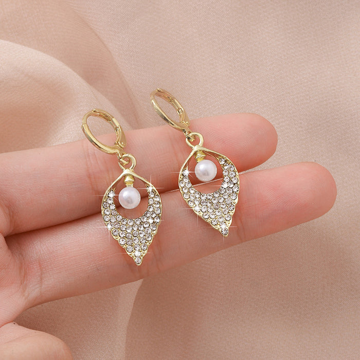 Wholesale Luxurious and exquisite, niche design with diamond studded water droplet earrings, versatile earrings with temperament