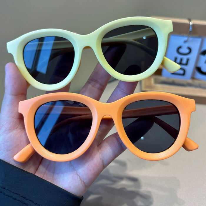 Wholesale Matte children's sunglasses are fashionable, retro, versatile, sunshade and sunscreen