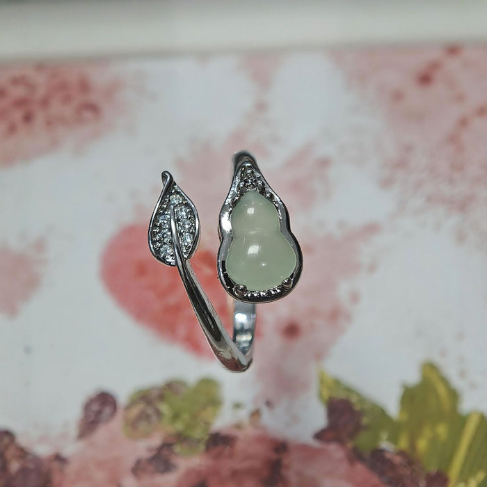 Wholesale Clear imitation chalcedony ring, round and delicate design, with temperament, index finger ring