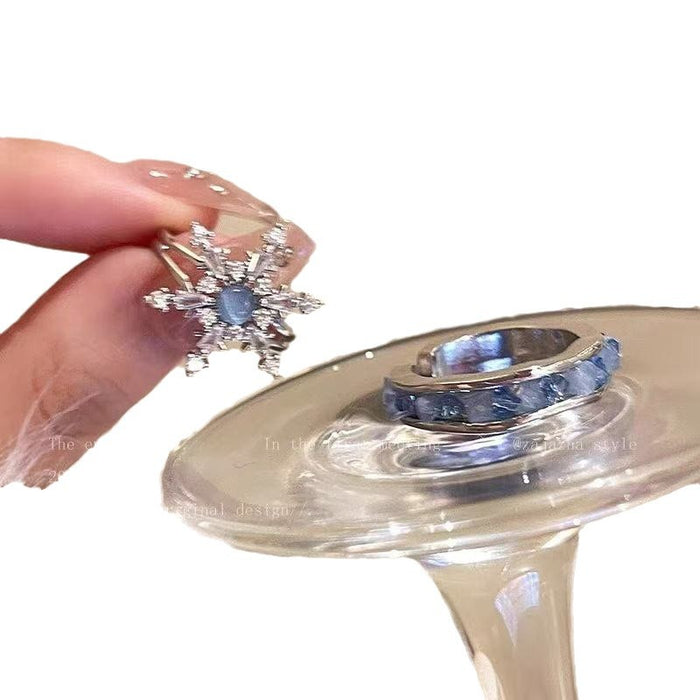 Wholesale Flashing blue zircon snowflake ring is versatile