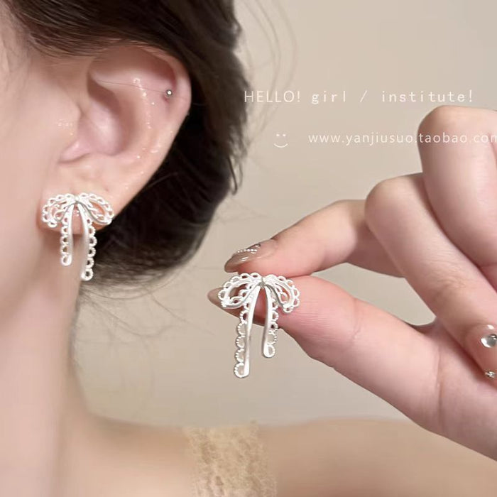 Wholesale Silver hollow bow earrings with a niche and high-end feel, designed earrings with a sense of sophistication