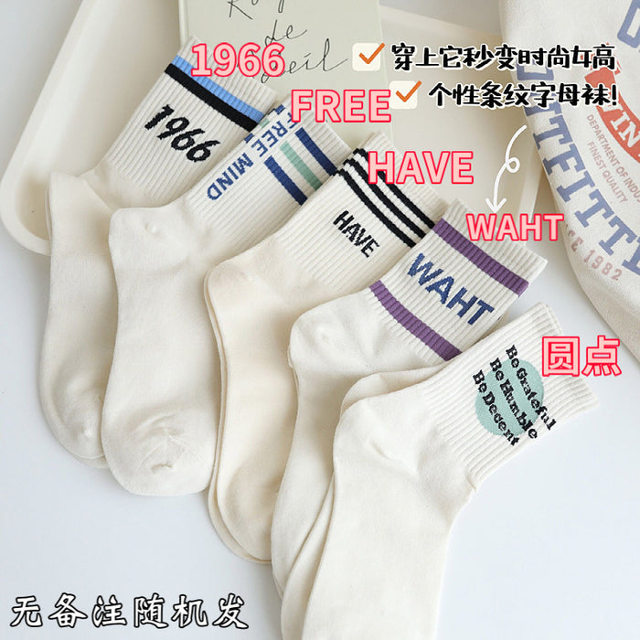 Wholesale Socks women' s sports socks cotton socks white stockings autumn and winter