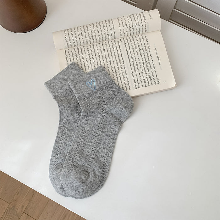 Wholesale New mesh breathable heart-shaped embroidered simple socks versatile short tube women's socks