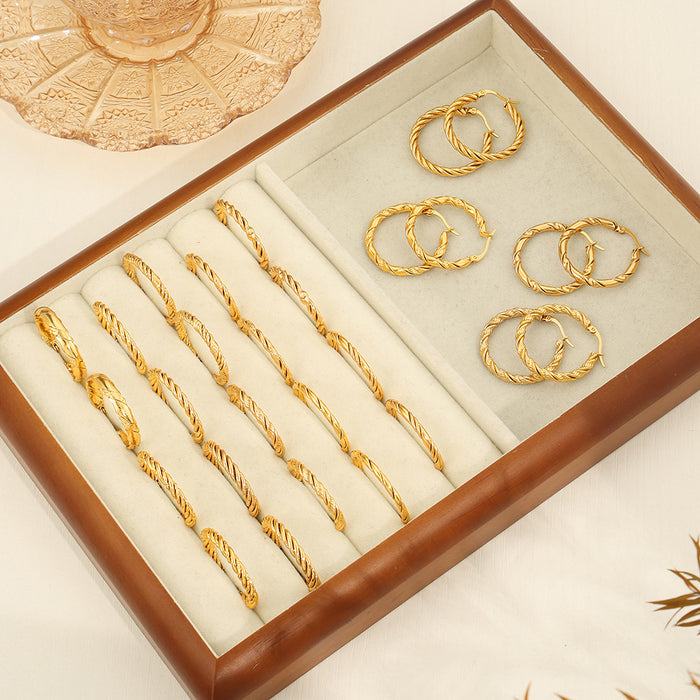 Wholesale Cold and elegant style, simple and personalized jewelry, geometric twist texture design, titanium steel O-ring