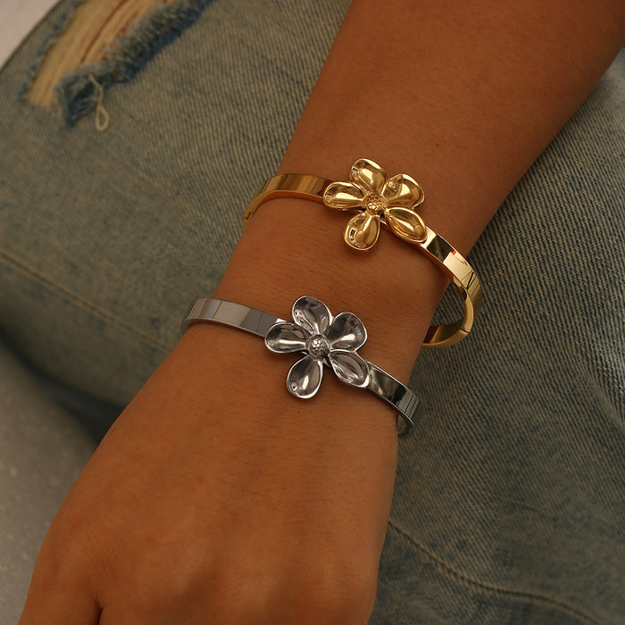 Wholesale Fashionable stainless steel flower bracelet, personalized and creative titanium steel petal bracelet