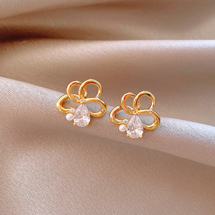 Wholesale Silver needle zircon round artificial pearl earrings high-end luxury retro earrings unique French design earrings