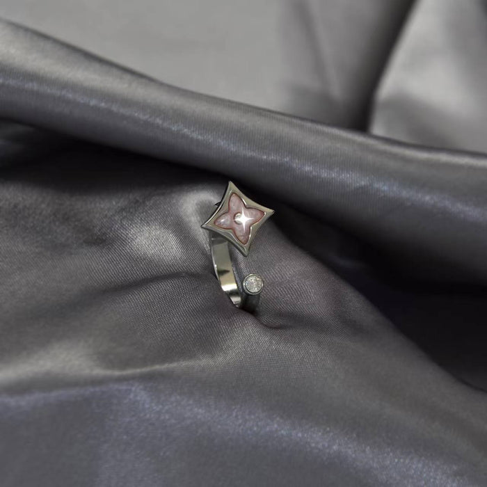 Wholesale Sharp flower round cake ring, light luxury mother of pearl plated 18K gold four leaf clover ring