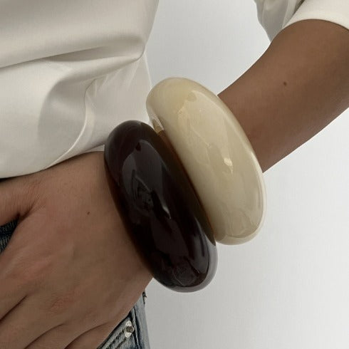 Wholesale Irregular Acrylic Bracelet with Fashionable Multi Color Curved Texture for Jewelry