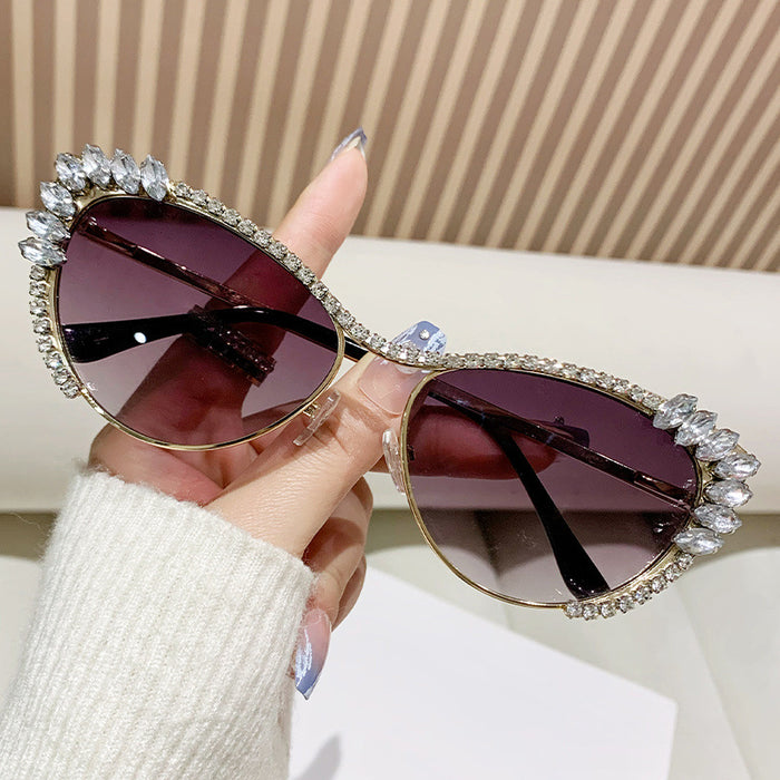 Wholesale Metal studded diamond cat eye sunglasses, fashionable sunglasses