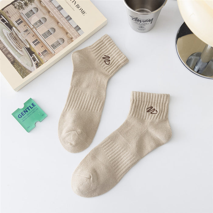 Wholesale Minimalist low cut short tube socks embroidered with letters, trendy sports