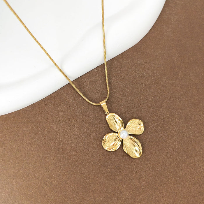 Wholesale Small and exquisite high-end stainless steel necklace, light luxury, exquisite design, gold necklace wholesale