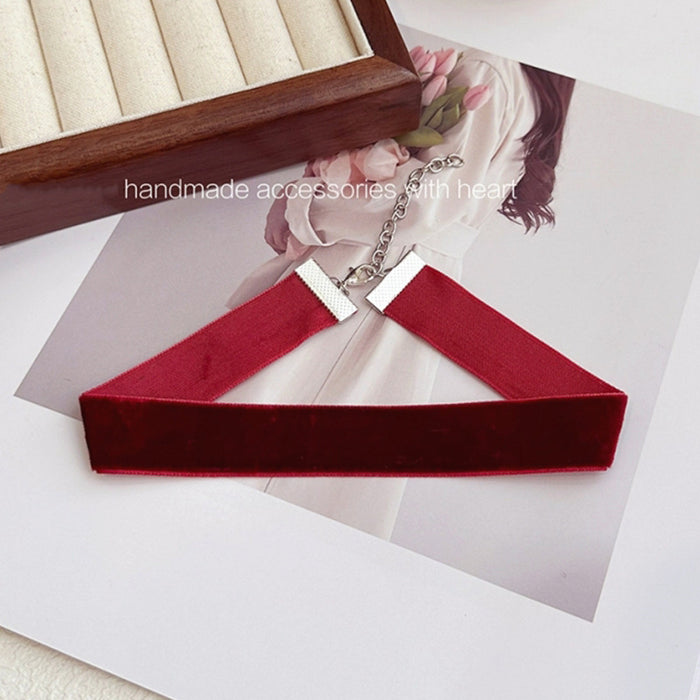 Wholesale Velvet collar retro simple velvet necklace women's accessories collarbone chain fashion necklace