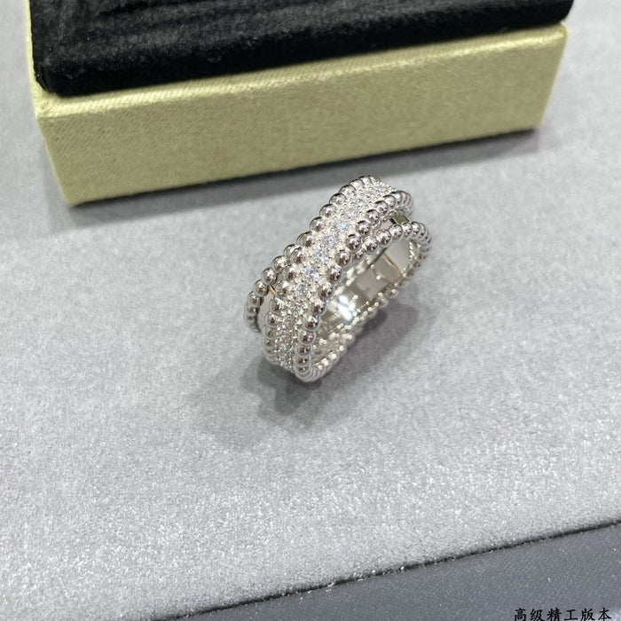 Wholesale Diamond studded ring, fashionable and luxurious ring