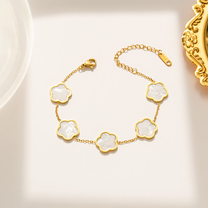 Wholesale Flower titanium steel necklace, female niche pendant, collarbone chain, fashionable temperament necklace