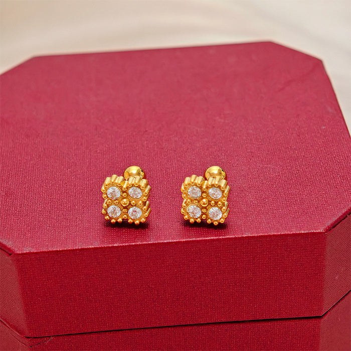 Wholesale  Anti-loss heart-shaped earrings  colorfast   small and exquisite titanium steel earrings
