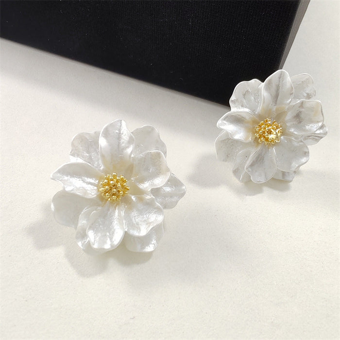Wholesale Light luxury fragrance camellia earrings retro earrings
