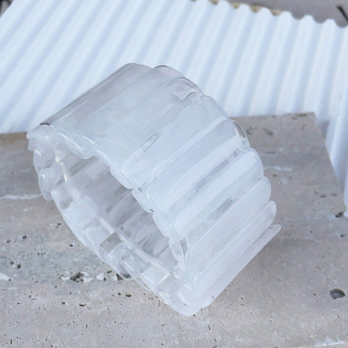 Wholesale New fashionable women's fashion acrylic fish scale shaped bracelet