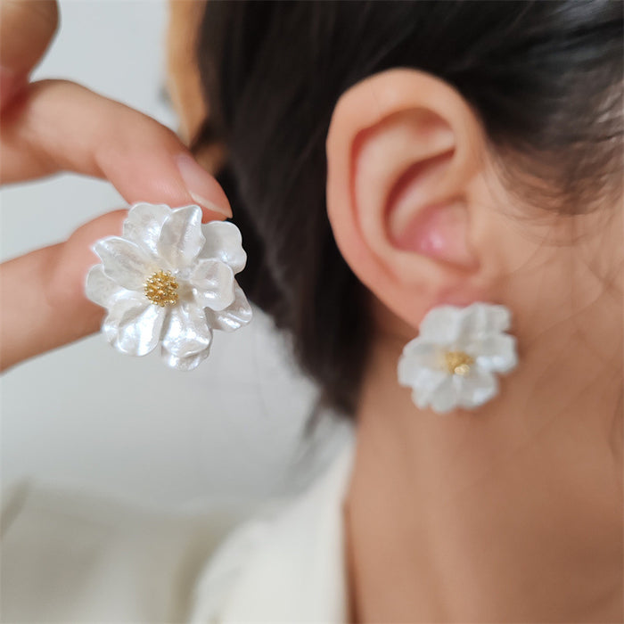 Wholesale Light luxury fragrance camellia earrings retro earrings