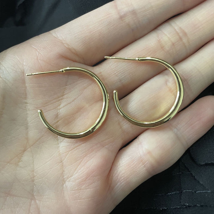 Wholesale C-shaped earrings with high-end photosensitive surface earrings